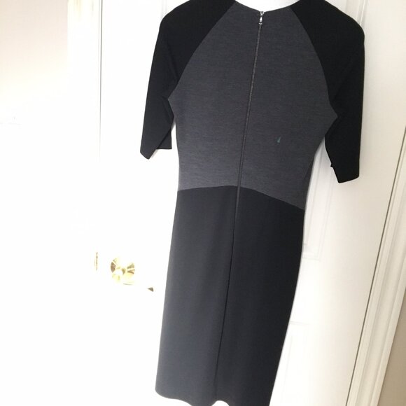 Wool column dress with contrasting inserts, US6 - Picture 3 of 10